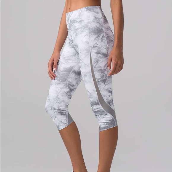 lululemon athletica Pants - Lululemon Pace Perfect Crop 17" Breeze By White